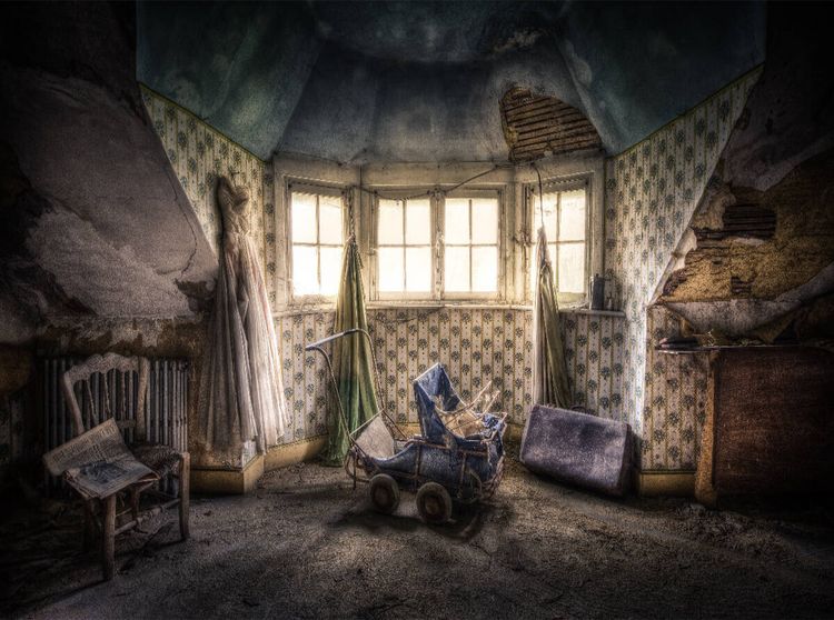 Produktbild: "Dachboden" - gesehen in einem alten, verlassenen Chateau in Belgien (Puzzle)