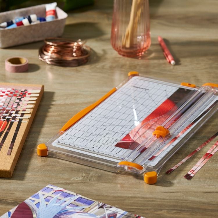 Produktbild: Fiskars Papierschneidemaschine SureCut Papierschneidemaschine A4 - Breite Base