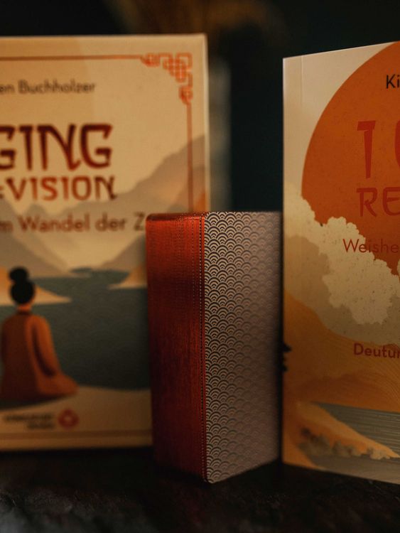 Produktbild: I Ging RE:VISION - Weisheit im Wandel der Zeit - 64 farbige Karten, 192 S. farbiges Booklet