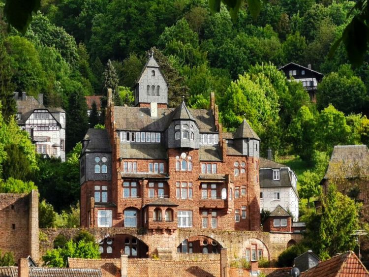 Produktbild: CALVENDO Puzzle Die Villa Winterhelt stielt der Mildenburg die Show | 1000 Teile Lege-Gr&ouml;&szlig;e 64x48cm Foto-Puzzle f&uuml;r gl&uuml;ckliche Stunden