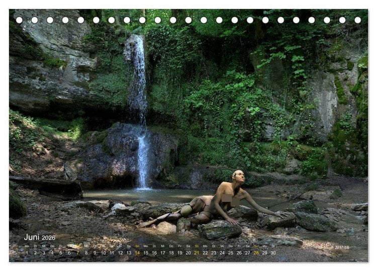 Produktbild: BODYPAINTING AM WASSERFALL VON LINN (Tischkalender 2026 DIN A5 quer), CALVENDO Monatskalender