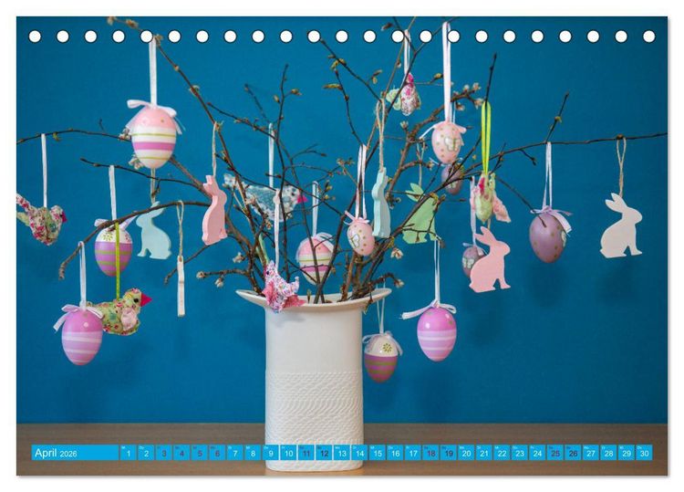 Produktbild: Still Life - Blumen vor der blauen Wand (Tischkalender 2026 DIN A5 quer), CALVENDO Monatskalender