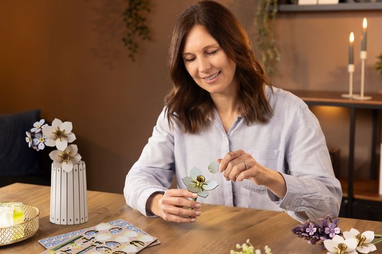 Produktbild: Revell Holzblumen Flowers Blossom Festival mit Vase & Duftring
