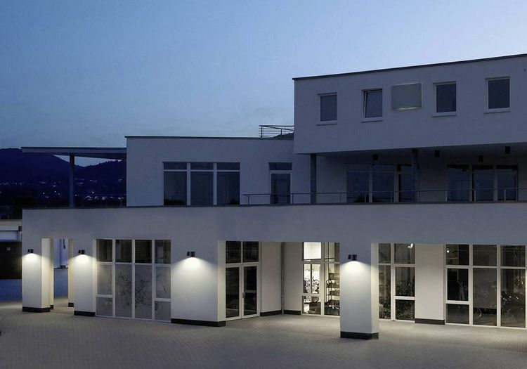 Produktbild: Sygonix SY-5801972 Solar-Au&szlig;enwandleuchte mit Bewegungsmelder LED LED fest eingebaut 10 W Anthrazit-Grau