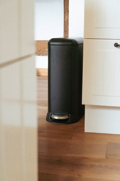 Produktbild: Treteimer Mod. Design 20 L, Easy-Close, Schwarz, mit herausnehmbarem Einsatz