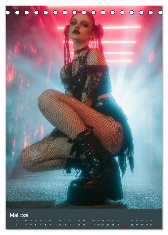 Produktbild: Gothic Girls - d&uuml;stere Frauen in schwarzer Gothic-Kleidung (Tischkalender 2026 DIN A5 hoch), CALVENDO Monatskalender