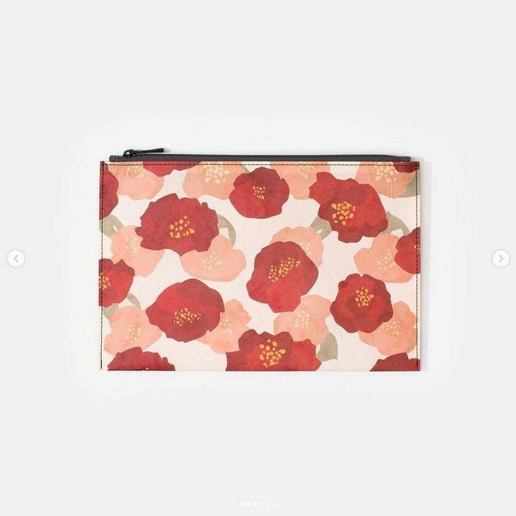 Produktbild: Hanji-Papiertasche &ndash; Federm&auml;ppchen/Kosmetiktasche Rot-Kamelie