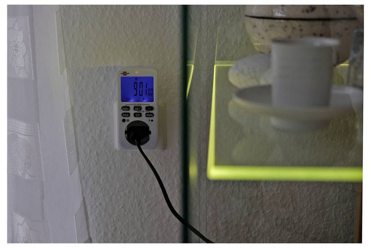 Produktbild: Brennenstuhl 1506320 Zeitschaltuhr digital Wochenprogramm 3600 W IP20 Countdown-Funktion, Dauerbetrieb, EIN/AUTO/AUS-Programm, Zufallsfunktion, Time