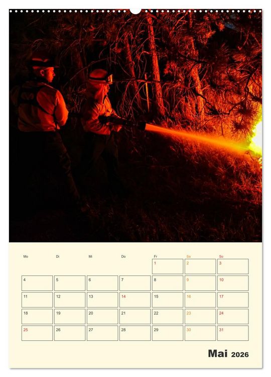 Produktbild: Feuerwehr - Warten auf den n&auml;chsten Einsatz (hochwertiger Premium Wandkalender 2026 DIN A2 hoch), Kunstdruck in Hochglanz