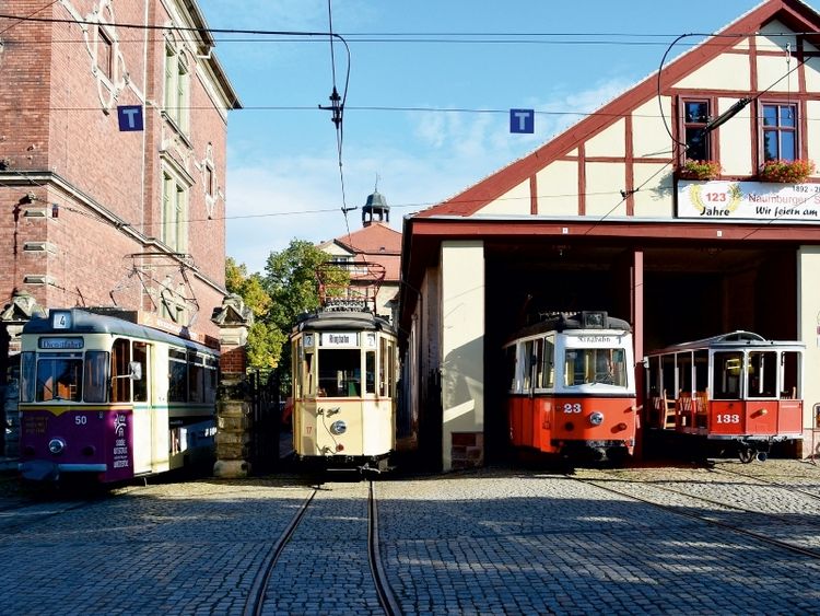 Produktbild: CALVENDO Puzzle Ein Motiv aus dem Kalender Naumburgs historische Stra&szlig;enbahn | 1000 Teile Lege-Gr&ouml;&szlig;e 64x48cm Foto-Puzzle f&uuml;r gl&uuml;ckliche Stunden