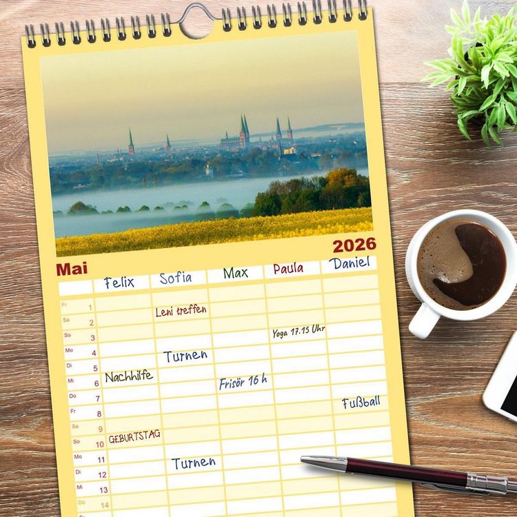 Produktbild: Familienplaner 2026 - L&uuml;beck &ndash; Im Licht der Zeit mit 5 Spalten (Wandkalender, 21 x 45 cm) CALVENDO