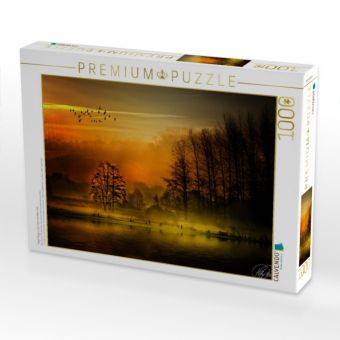 Produktbild: CALVENDO Puzzle V&ouml;gel fliegen &uuml;ber dem dunklen See | 1000 Teile Lege-Gr&ouml;&szlig;e 64x48cm Foto-Puzzle f&uuml;r gl&uuml;ckliche Stunden