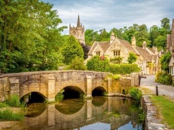 Produktbild: CALVENDO Puzzle Die Br&uuml;cke von Castle Combe in Wiltshire, England | 1000 Teile Lege-Gr&ouml;&szlig;e 64x48cm Foto-Puzzle f&uuml;r gl&uuml;ckliche Stunden