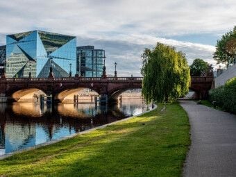 Produktbild: CALVENDO Puzzle Ein Motiv aus dem Kalender Faszination Berlin - Stadtansichten zwischen Himmel und Spree | 1000 Teile Lege-Gr&ouml;&szlig;e 64x48cm Foto-Puzzle f&uuml;r gl&uuml;ckliche Stunden