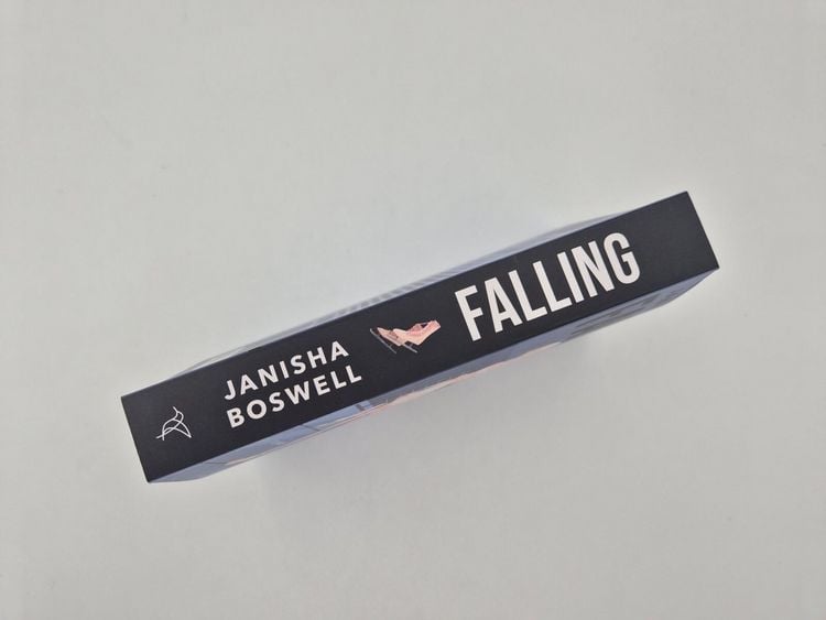 Produktbild: Falling &ndash; Ihre Beziehung ist fake. Sind ihre Gef&uuml;hle das auch?
