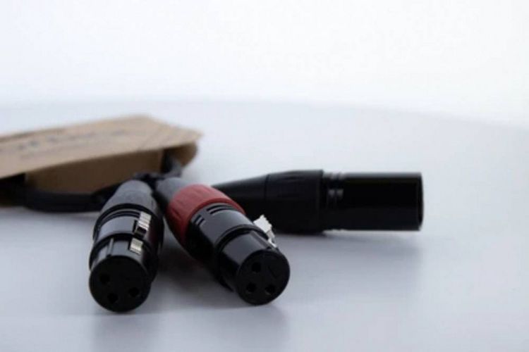 Produktbild: Cordial EY 0,3 MFF XLR Y-Adapter [1x XLR-Stecker 3 polig - 2x XLR-Buchse 3 polig] 0.30 m Schwarz