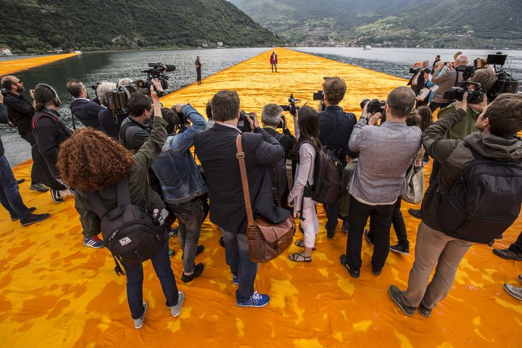 Produktbild: Christo - Walking on Water