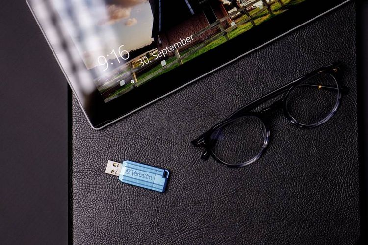 Produktbild: Verbatim USB DRIVE 2.0 PINSTRIPE USB-Stick 64GB Blau 49961 USB-A (USB 2.0)