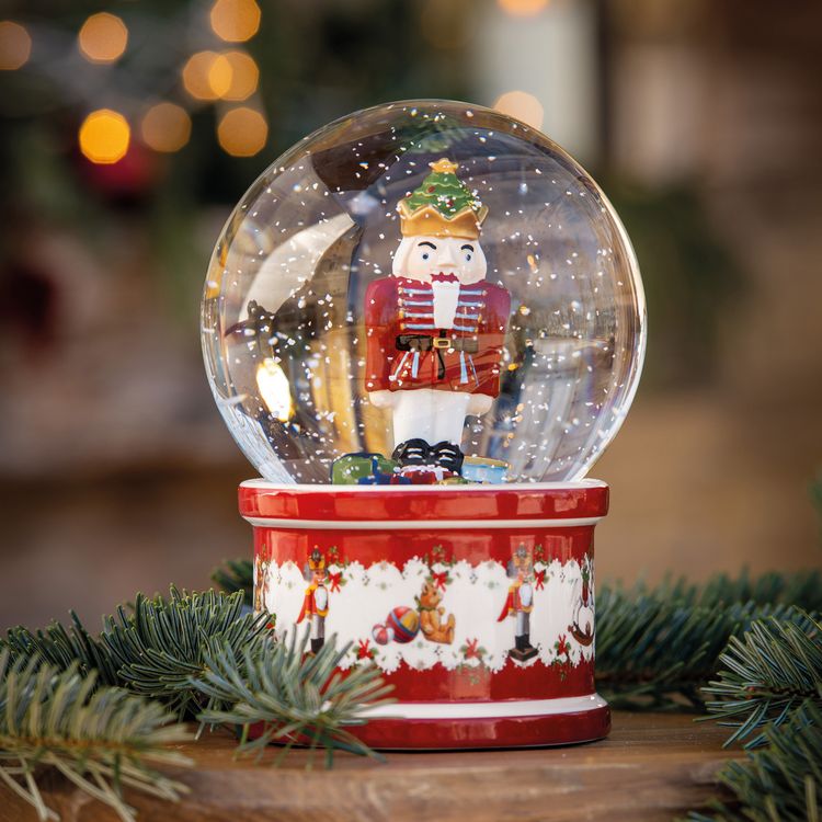 Produktbild: Villeroy & Boch Christmas Toys Schneekugel gro&szlig;, Nussknacker