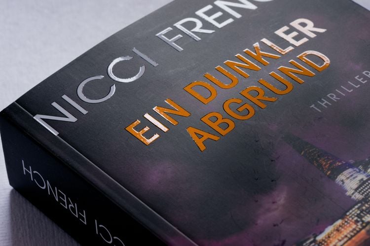 Produktbild: Ein dunkler Abgrund