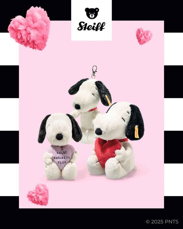 Steiff 024726 - Snoopy Anhänger, 15 cm, Plüsch-Hund aus der Comicserie Peanuts
