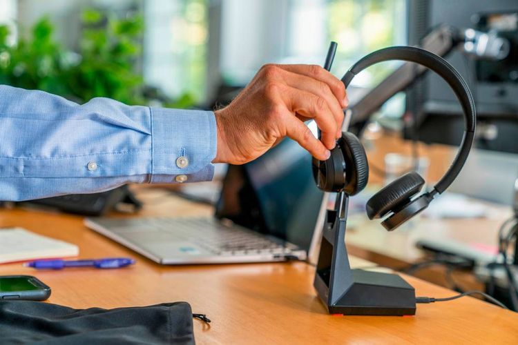 Produktbild: HP Poly Voyager 4320 USB-A Headset +BT700 Dongle On Ear Headset Bluetooth&reg; Stereo Schwarz Lautst&auml;rkeregelung, Mikrofon-Stummschaltung Computer