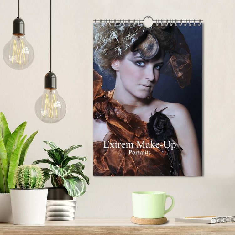 Produktbild: Extrem Make-Up Portraits (Wandkalender 2026 DIN A4 hoch), CALVENDO Monatskalender