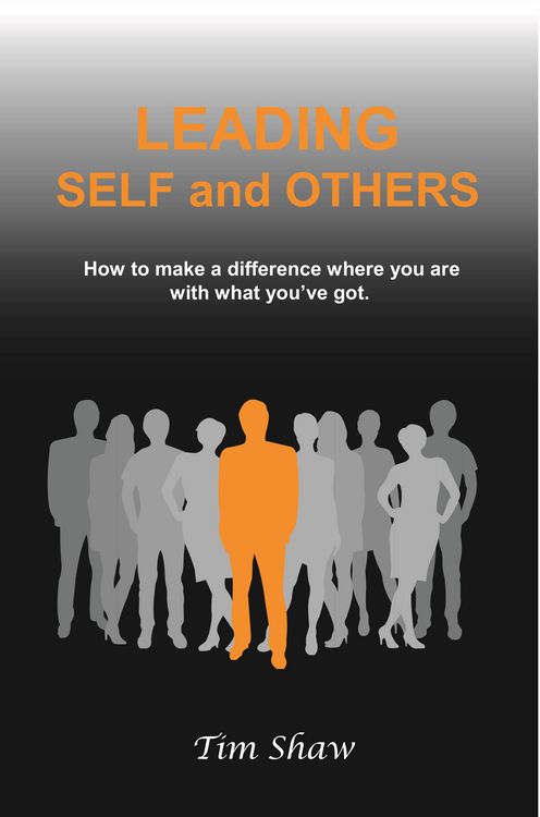 Produktbild: Leading Self and Others