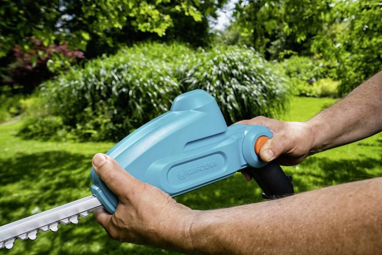 Produktbild: GARDENA THS 42/18V P4solo Akku Teleskop-Heckenschere ohne Akku 18V Li-Ion