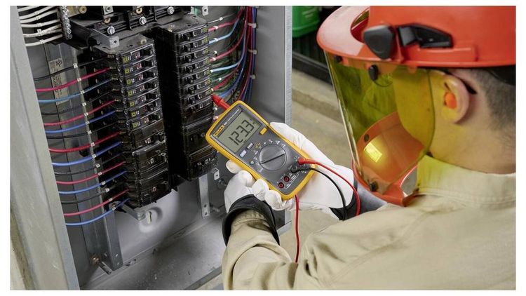 Produktbild: Fluke 15B+/EUR Hand-Multimeter digital CAT III 600V Anzeige (Counts): 4000