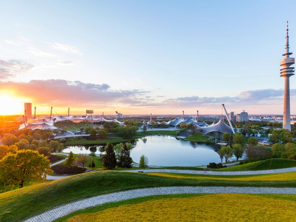 Produktbild: CALVENDO Puzzle Der Olympiapark mit dem Olympiastadion und dem Olympiaturm in M&uuml;nchen | 1000 Teile Lege-Gr&ouml;&szlig;e 64x48cm Foto-Puzzle f&uuml;r gl&uuml;ckliche Stund