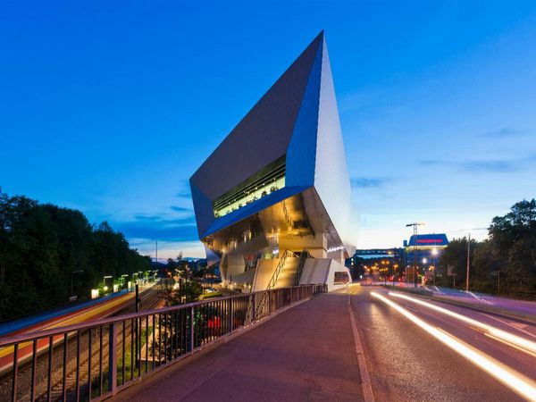 Produktbild: CALVENDO Puzzle Porsche Museum in Zuffenhausen | 1000 Teile Lege-Gr&ouml;&szlig;e 64x48cm Foto-Puzzle f&uuml;r gl&uuml;ckliche Stunden