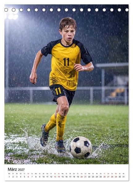 Produktbild: Am Ball Junior - Junge Kicker - Gro&szlig;e Momente (Tischkalender 2027 DIN A5 hoch), CALVENDO Monatskalender