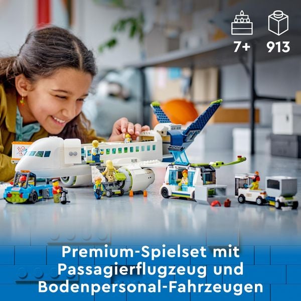 Produktbild: LEGO City 60367 Passagierflugzeug Set, großes Flugzeug-Modell mit Fahrzeugen