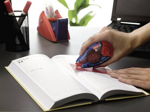 Produktbild: TESA&reg; Kleberoller ecoLogo&reg; Refill permanent Blister, Abroller