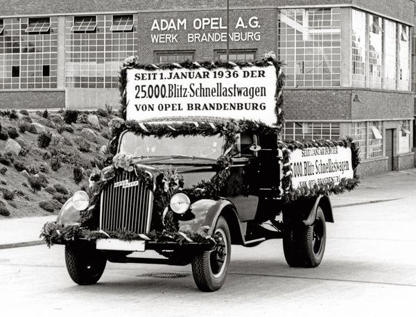 Produktbild: Jahrbuch Opel 2022