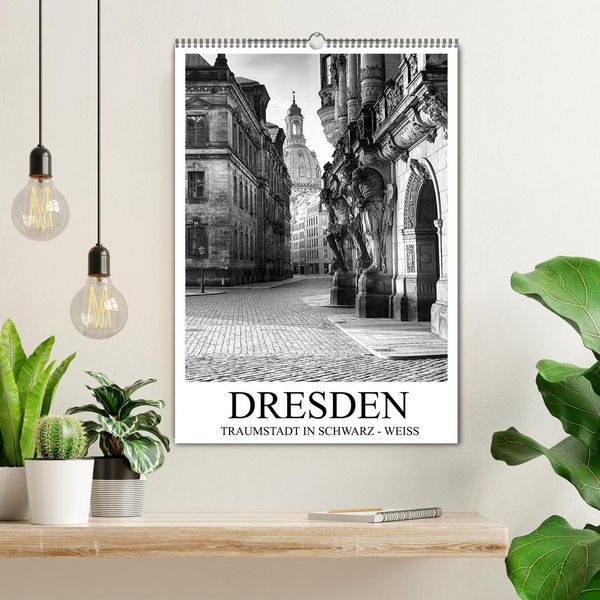 Produktbild: Dresden Traumstadt in Schwarz-Wei&szlig; (Wandkalender 2026 DIN A2 hoch), CALVENDO Monatskalender