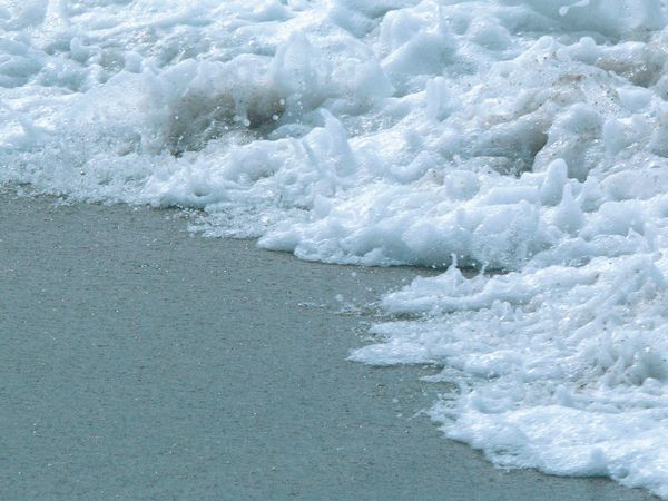 Produktbild: CALVENDO Puzzle Die Gischt am Strand 1000 Teile Lege-Gr&ouml;&szlig;e 64 x 48 cm Foto-Puzzle Bild von Youlia