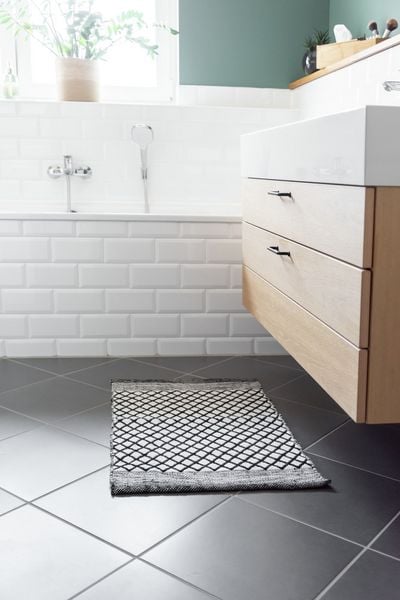 Produktbild: Badematte Mod. Tara, hergestellt aus recycelten PET-Flaschen (100 % Polyester)