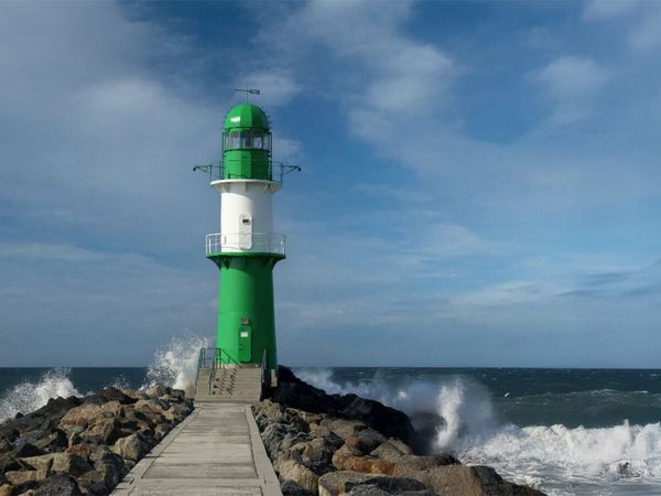 Produktbild: CALVENDO Puzzle Leuchtturm in Warnem&uuml;nde | 1000 Teile Lege-Gr&ouml;&szlig;e 64x48cm Foto-Puzzle f&uuml;r gl&uuml;ckliche Stunden