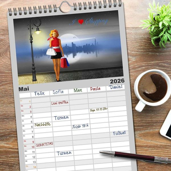Produktbild: Familienplaner 2026 - Pin-Up Girls im Retro Style by Mausopardia mit 5 Spalten (Wandkalender, 21 x 45 cm) CALVENDO