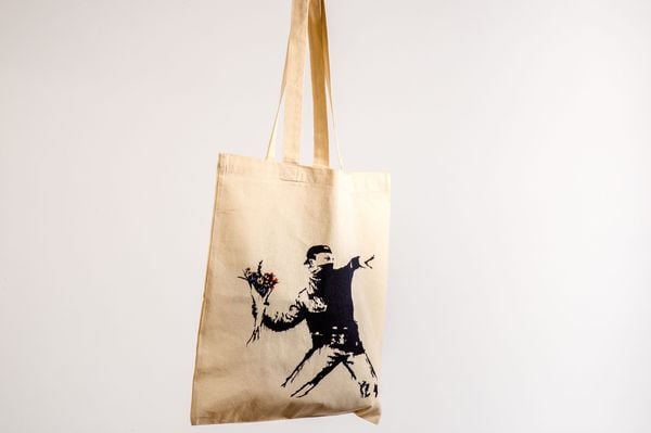 Produktbild: Stofftasche Banksy - Blumenwerfer