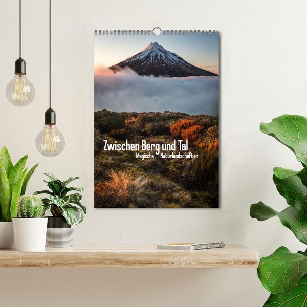 Produktbild: Zwischen Berg und Tal (Wandkalender 2026 DIN A3 hoch), CALVENDO Monatskalender