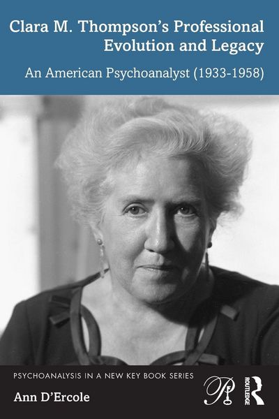 Produktbild: Clara M. Thompson's Professional Evolution and Legacy