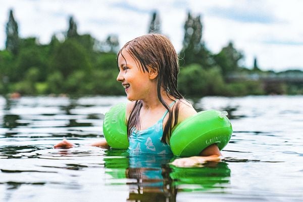 Produktbild: Gr&uuml;nfl&uuml;gel Schwimmfl&uuml;gel aus BIO TPU (rund) - 11-30kg und 1 bis 6 Jahre