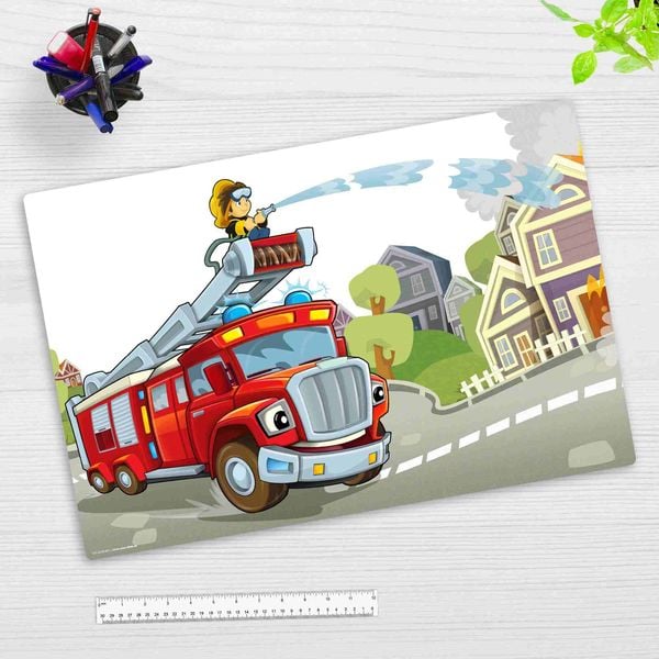 Produktbild: Cover-your-desk Schreibtischunterlage f&uuml;r Kinder und Erwachsene Feuerwehrauto im Einsatz, aus hochwertigem Vinyl , 60 x 40 cm