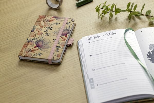 Produktbild: SIGEL TH572 Wochenkalender Jolie 2027, ca. A5, braun, hellgr&uuml;n, hellblau, flieder