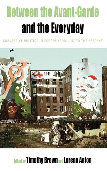 Produktbild: Between the Avant-garde and the Everyday