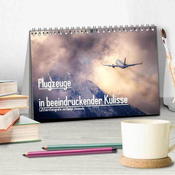Produktbild: Flugzeuge in beeindruckender Kulisse (Tischkalender 2026 DIN A5 quer), CALVENDO Monatskalender