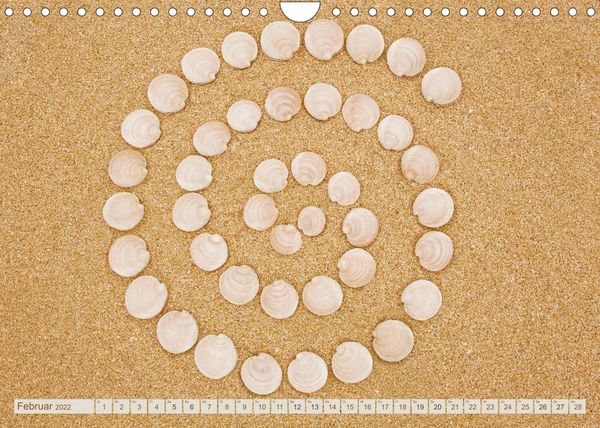 Produktbild: Am Strand - Fundst&uuml;cke und Kunstwerke (Wandkalender 2022 DIN A4 quer)